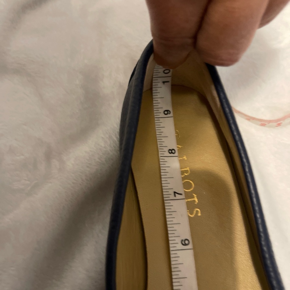 Talbots Navy Blue Leather Loafers with
Gold Hardware Made In Vietnam Size 8M - Picture 12 of 14